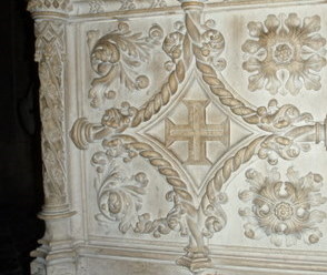 Left side view of Vasco da Gama's tomb.